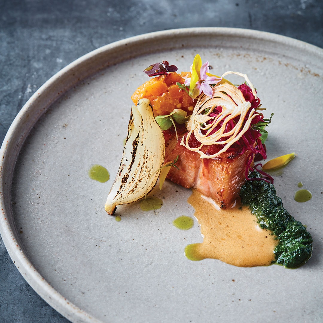 Panceta de cerdo con puré de ortiga y aceite de pino Panceta de cerdo con puré de ortiga y aceite de pino